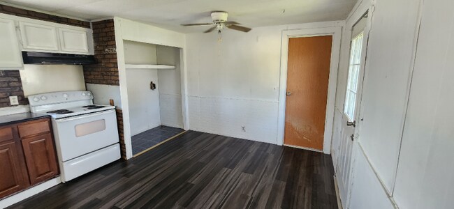 Building Photo - 27485 US-31