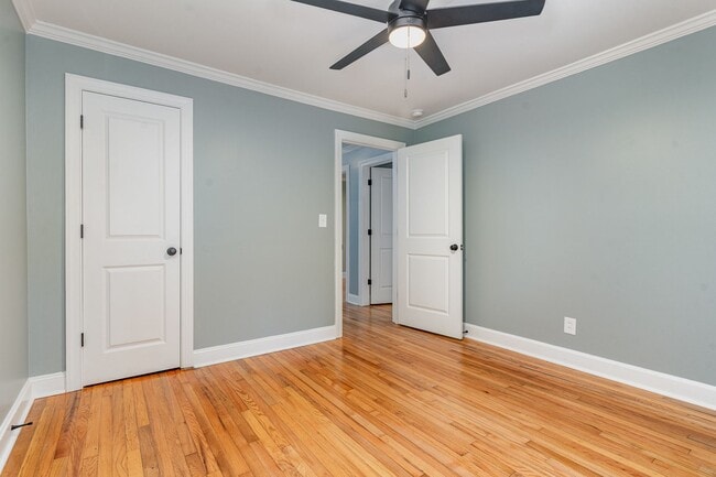 Building Photo - Beautifully Renovated 3-Bedroom Home in Fr...