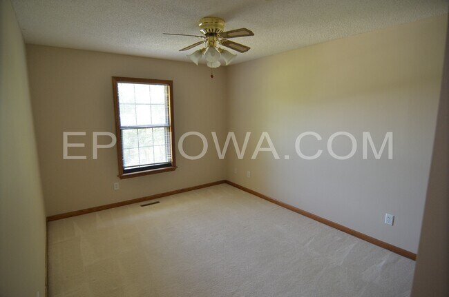 Building Photo - 372 Willshire Ct NE