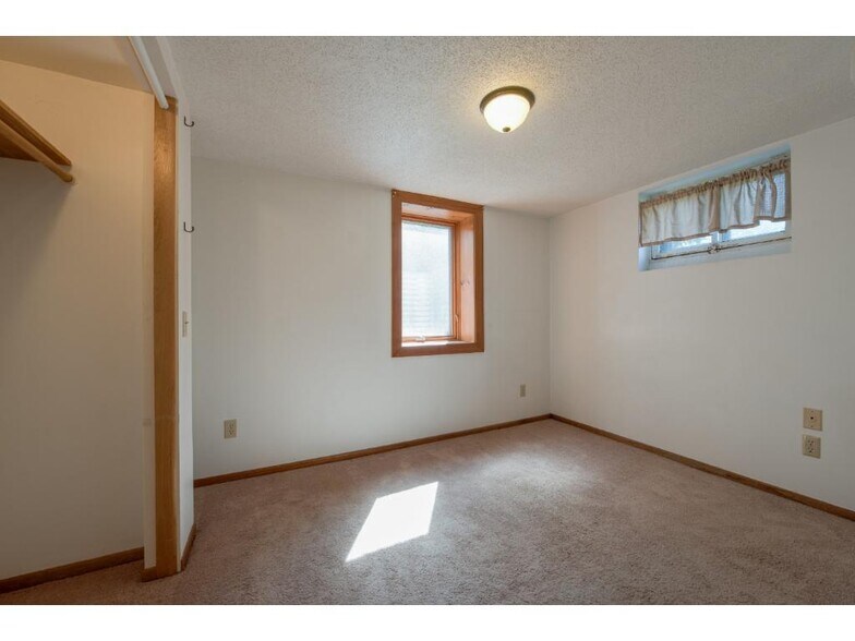 Building Photo - 1674 St Clair Ave