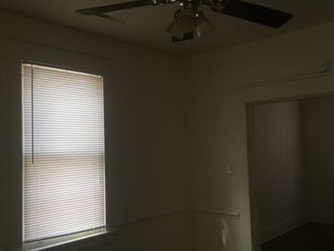 Building Photo - 3.5 bed house in Fulton Hill! Enjoy the beautiful neighborhood, central hvac, laundry, yard!
