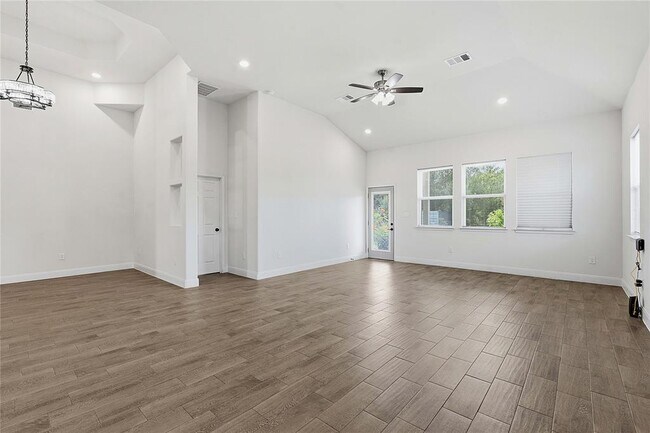 Building Photo - 112 Margarita Dr
