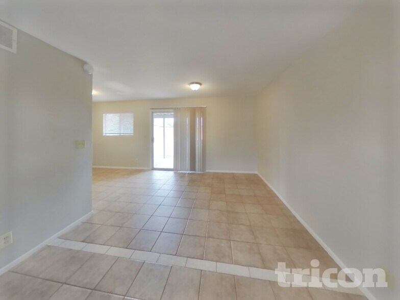 Building Photo - 809 95th Pl