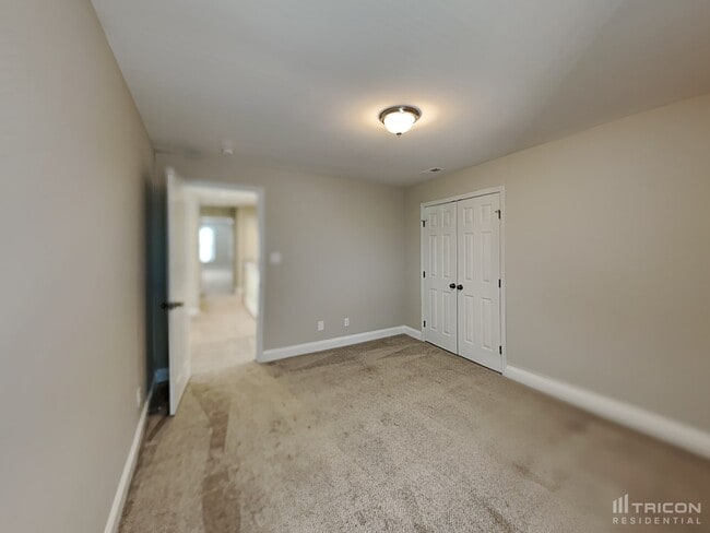 Building Photo - 254 Lagoda Dr