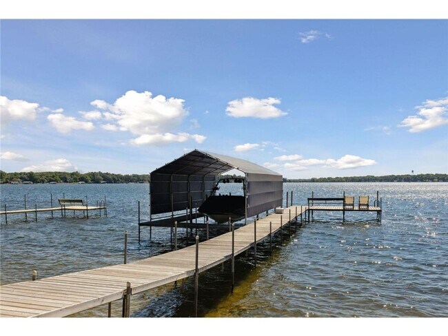 Building Photo - 3115 N Shore Dr