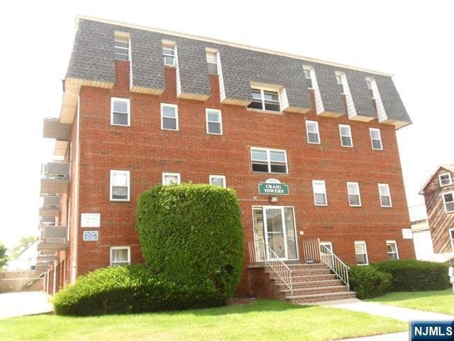 Primary Photo - 125 Lawrence St