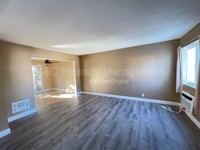 Building Photo - 8075 Caminito de Pizza