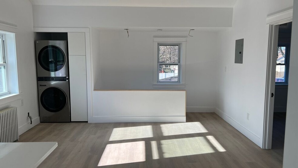 Building Photo - 58 Caldwell St