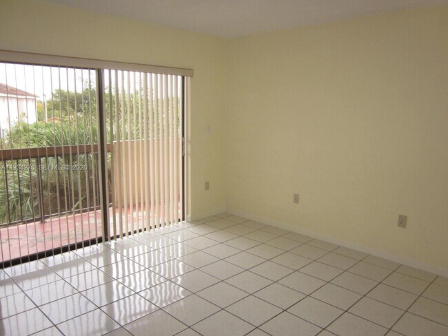 Building Photo - 1121 SW 122nd Ave