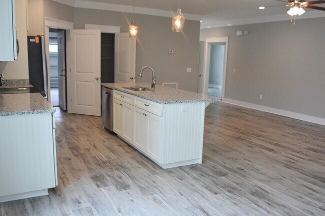 Building Photo - 15 Oakfield Dr