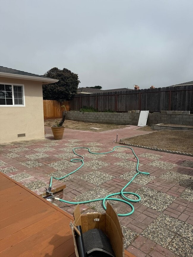 Building Photo - Beautiful Large Three Bedroom on Marina Av...