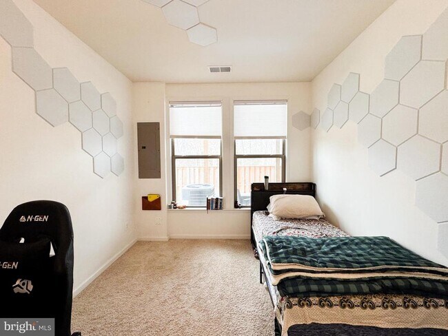 Building Photo - 42462 Dogwood Glen Square