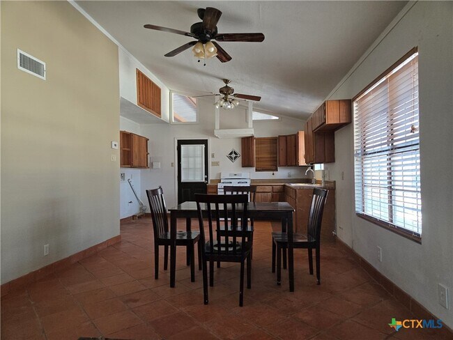 Building Photo - 265 Sandy Oaks Dr