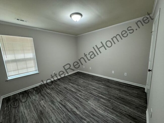 Building Photo - Charming 2 bedroom home in Charlotte! Only...