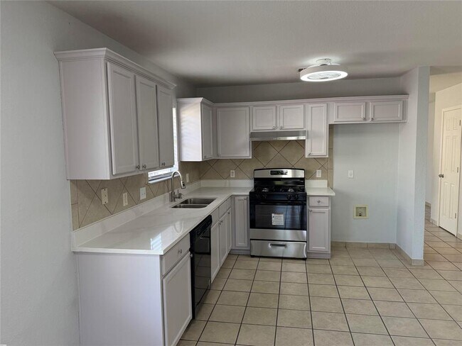 Building Photo - 15220 Drusilla's Dr