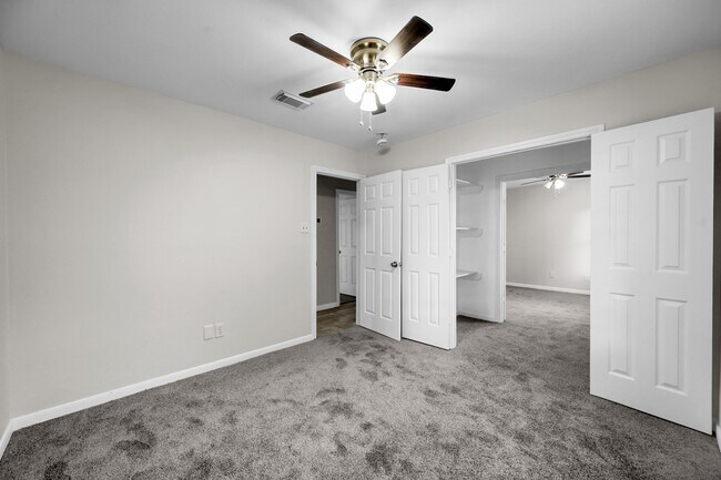 Building Photo - 10486 Twin Circles Dr