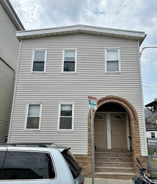 Primary Photo - 195 Putnam St