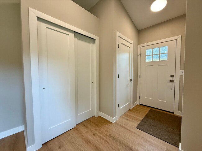 Building Photo - Stunning 3BR/3BA Orono Home Available 8/15. Walk to Lake Minnetonka!