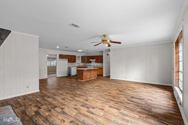 Building Photo - 1136 N Southland Park Dr