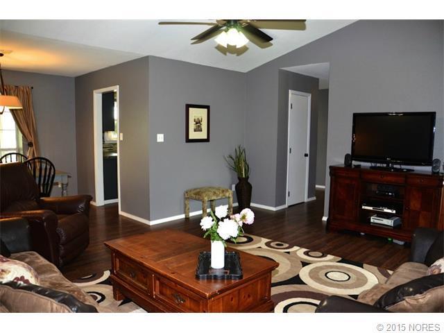 Building Photo - 9427 Magnolia Wood Dr