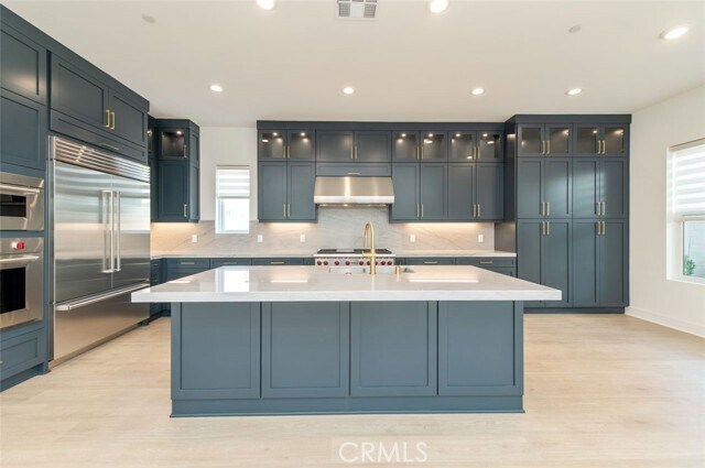 Building Photo - 228 Stage