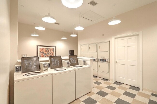 Building Photo - 1600 Long Grove Dr
