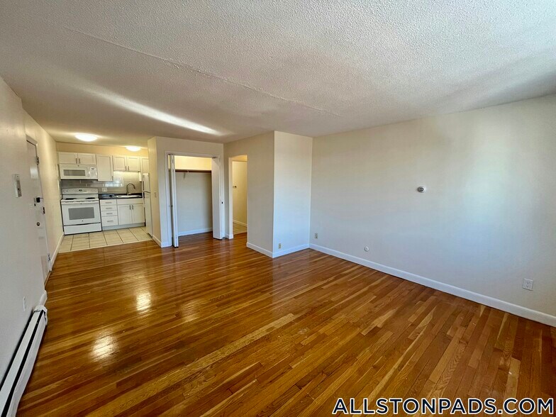 Building Photo - 90 Gardner St