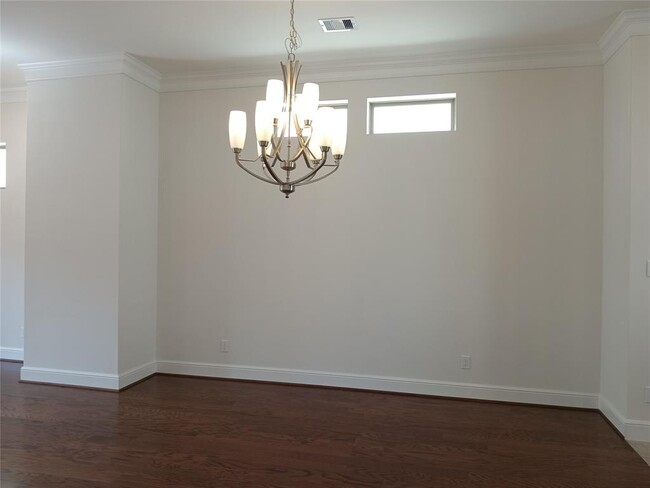 Building Photo - 3611 Somerset York Ln