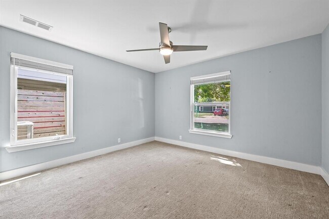 Building Photo - 3310 Bengston St