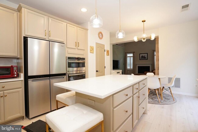 Building Photo - 20779 Crescent Pointe Pl