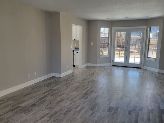 Building Photo - Beautiful Remodeled 4 Bedroom in Sparks
