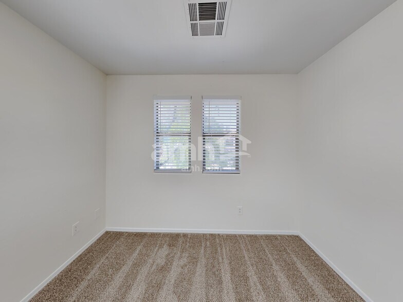 Building Photo - 3542 E Terrace Ave