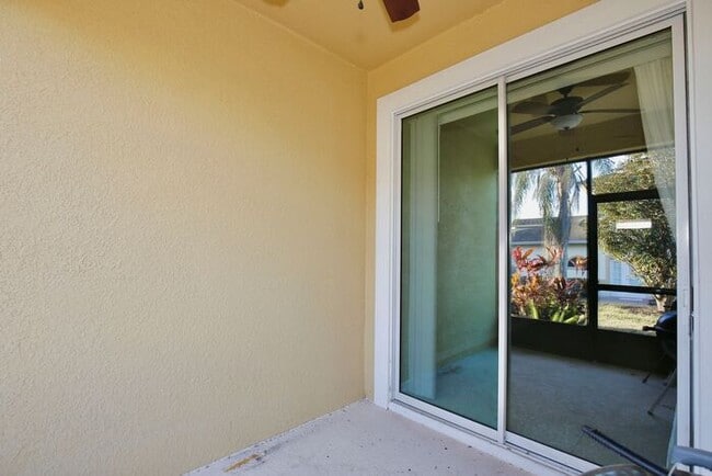Building Photo - Gorgeous 4/2.5 Spacious Townhome with a Loft Area and a 2 Car Garage in the Desirable Gated Commu...
