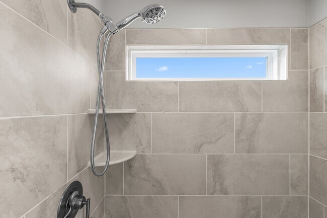 Building Photo - 2466 Hutch Ln