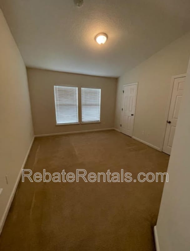Building Photo - 13026 Sunset Lake Dr