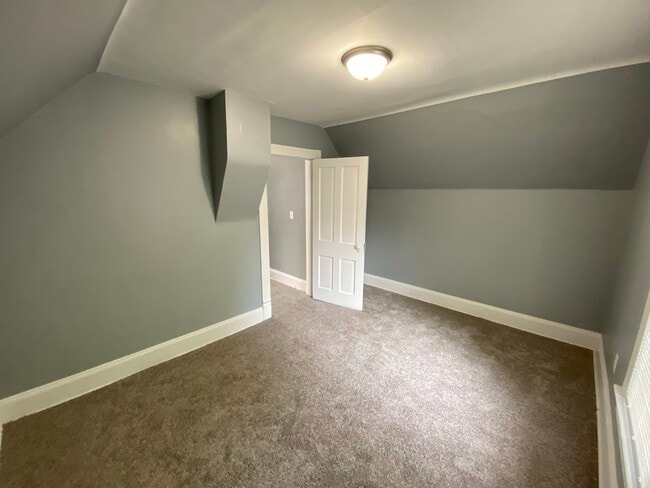 Building Photo - 711 Highland Ave