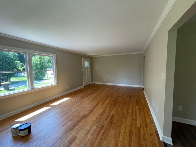 Building Photo - 204 Brushwood Rd