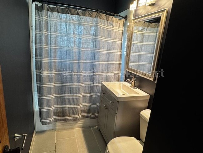 Building Photo - 510 N Fairview Ave