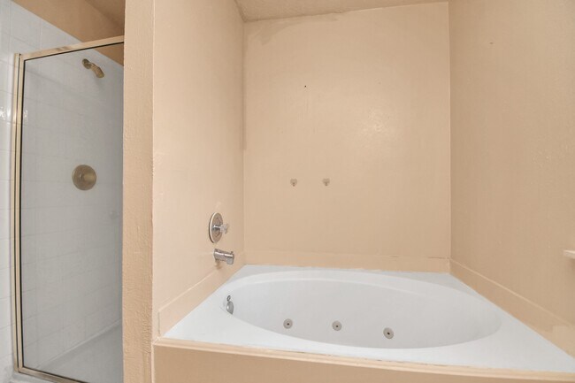 Building Photo - 8914 Pecan Pl Dr