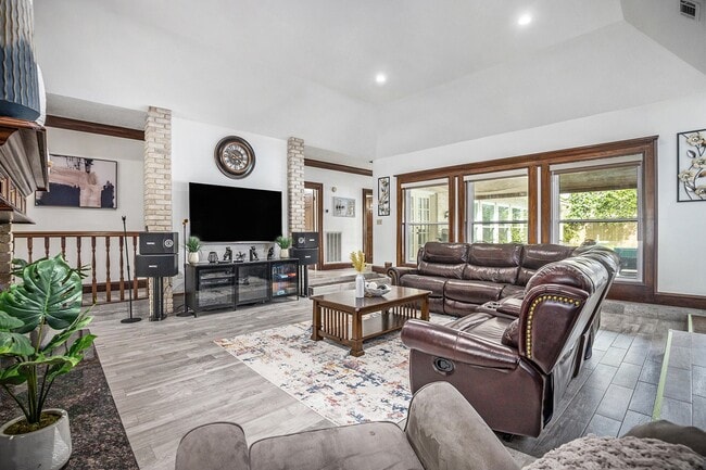Building Photo - 15106 Dawnbrook Dr
