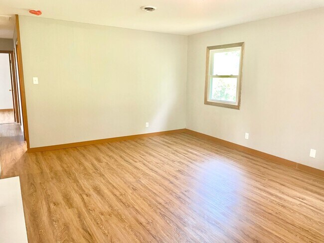Building Photo - 2404 US-20