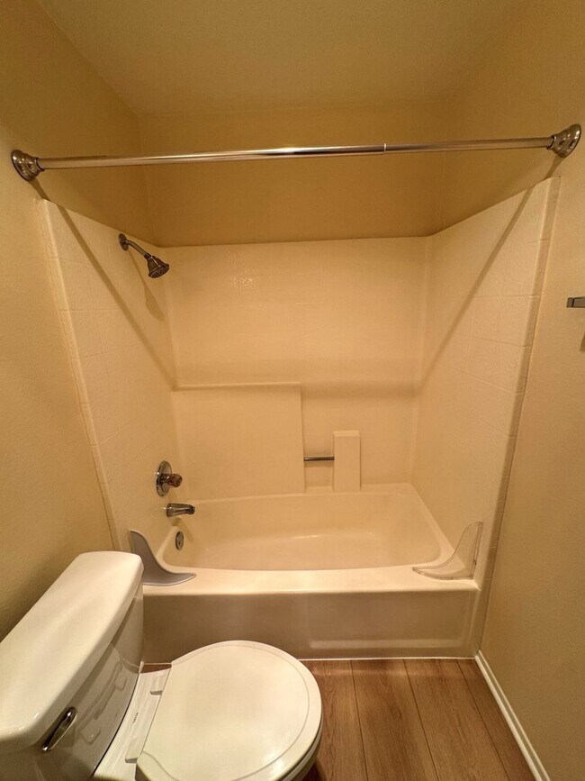 Building Photo - Beautiful 2+1.75 Upstairs Condo in Desirable Parkside Community **MOVE-IN SPECIAL!**