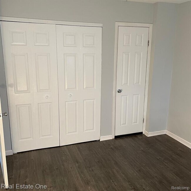 Building Photo - 7220 Bluewater Dr