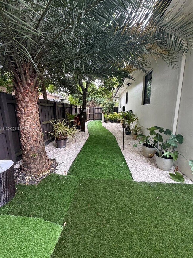 Building Photo - 9555 NW 2nd Ave