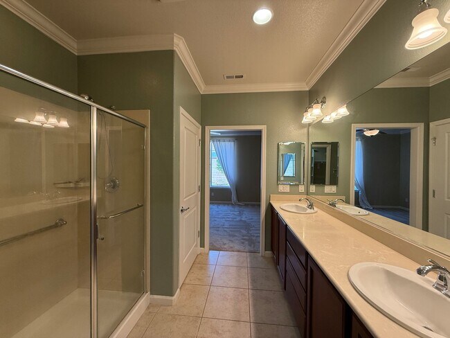Building Photo - 55+ Community Home in Great Condition!