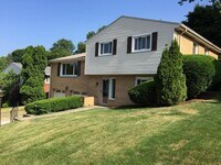 Building Photo - **********Gorgeous Scott Township 3-Bed/1....