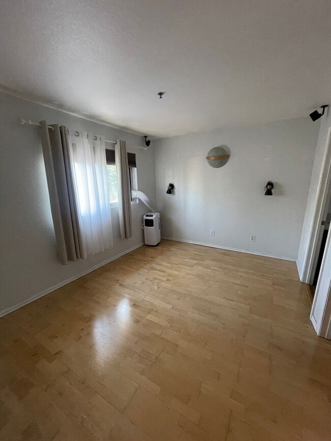 Building Photo - 2 Bed / 2.5 Bath Condo in La Mesa