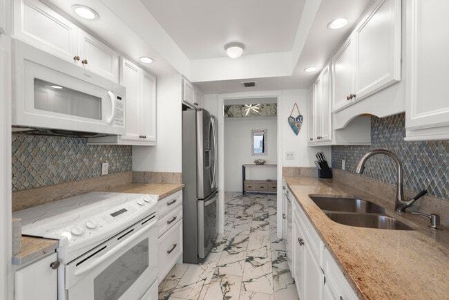 Building Photo - 5550 N Ocean Dr