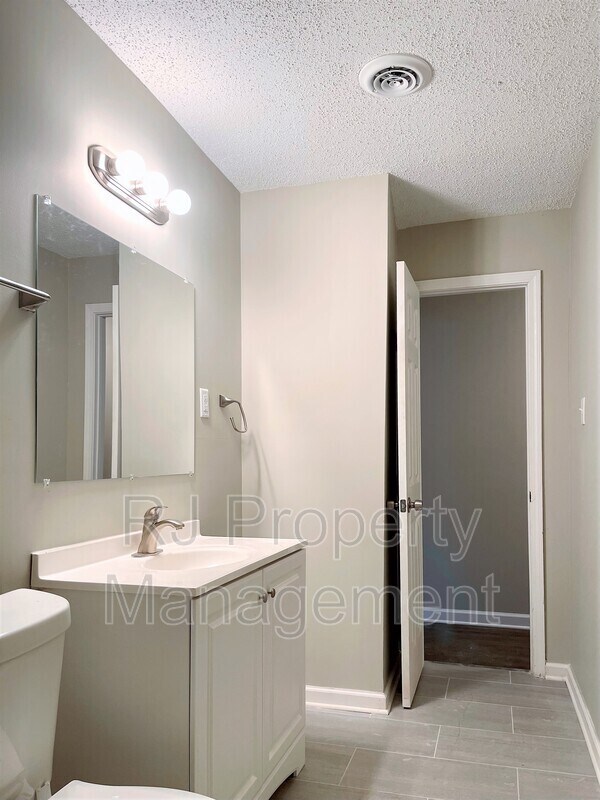 Building Photo - 1437 Castalia St