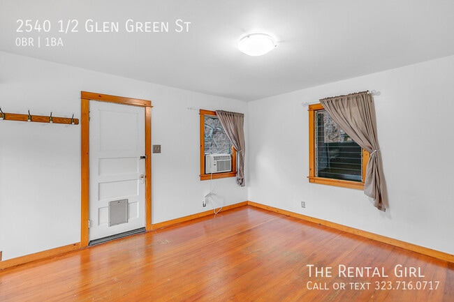 Building Photo - 2540 1/2 Glen Green St-